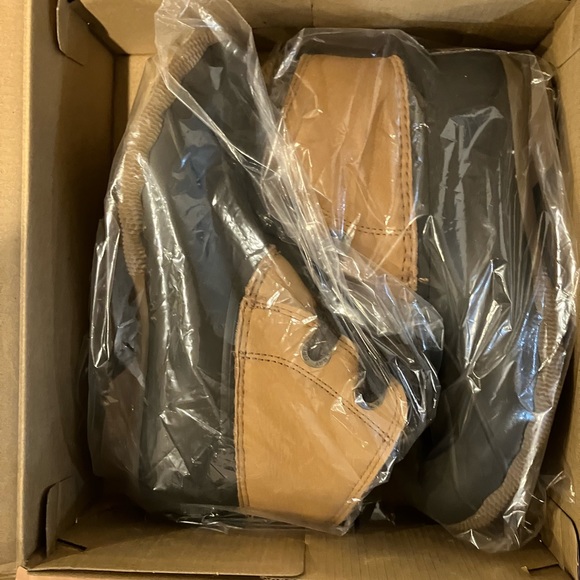 NWT Sperry Women's Saltwater 2-Eye Leather Tan/Brown Boot - Picture 3 of 4